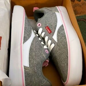 Levi's Girl Sneakers size 3.5